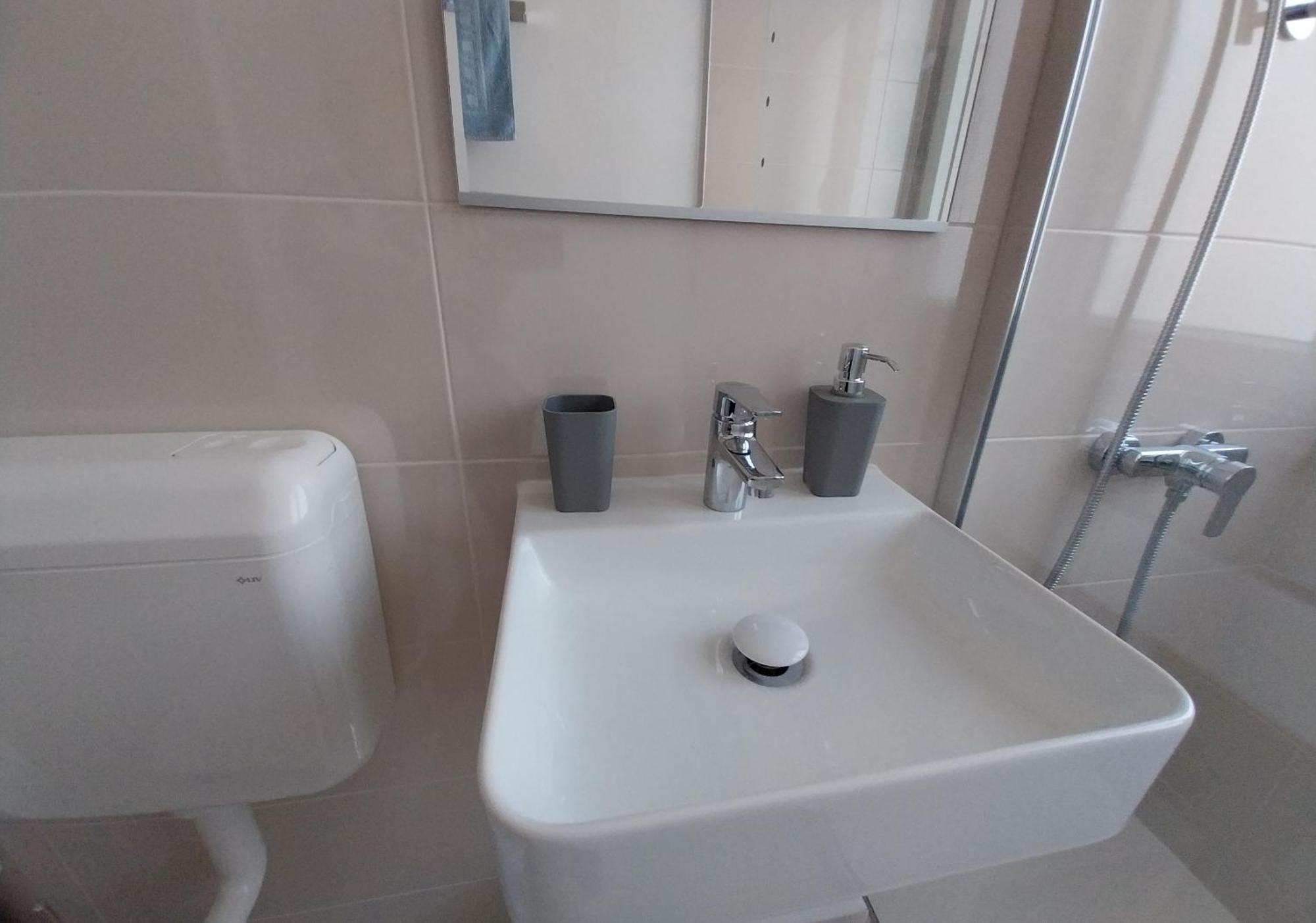 Apartma M *